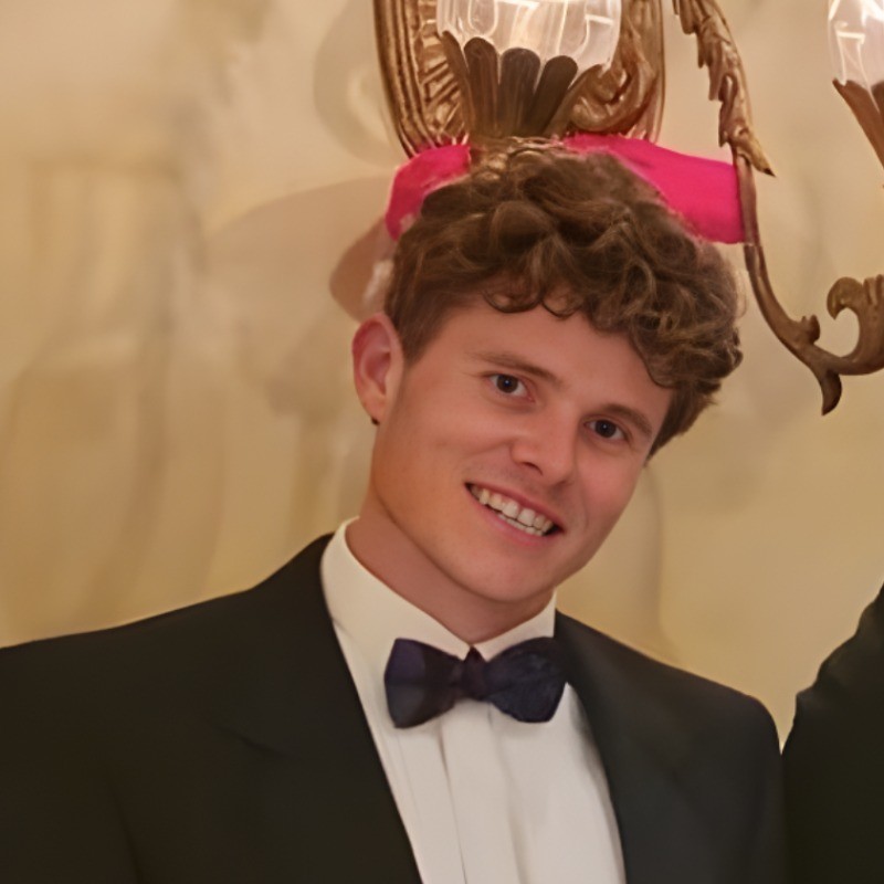 Joshua Stapleton headshot